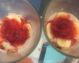 Foto del paso 9 de la receta: Postre en vaso, copa o frasco con crema de banana, galletitas y nesquik