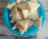 A picture of step 2 of Chutney wale Samose.
