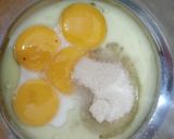 Foto langkah ke 2 dari resep Hokkaido Chiffon Cupcakes.