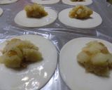 Foto del paso 5 de la receta: Varenikes con 4 salsas en discos de copetin