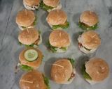 A picture of step 2 of Mini burger.