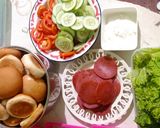 Foto langkah ke 2 dari resep Bekal Anak Burger Mini.
