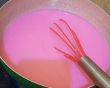 Foto langkah ke 3 dari resep Puding rasa strawberry.