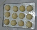 Foto langkah ke 4 dari resep Donat Empuk Ala J.co.