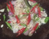 Foto langkah ke 2 dari resep Tumis Bunga Bawang Tempe Teri.