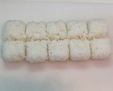 A picture of step 3 of Traditional Tuna Nigiri Sushi.
