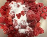Foto del passaggio 1 della ricetta Semifreddo ai lamponi