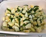 Une image de l'étape 8 de Courgettes et poivrons au lard et épices.