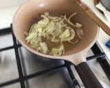 Foto del passaggio 1 della ricetta Conchiglioni con Crema di Zucchine e Pesce