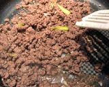 Hình bước làm 2 của món Taco bò với lá xà lách