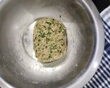 A picture of step 2 of Multigrain methi thepla roll with bell pepper & paneer stuffing.