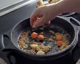 Foto del paso 6 de la receta: Pollo guisado con boletus y trufa