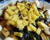 Foto del paso 6 de la receta: Ensalada con espinacas, garbanzos, salchicha alemana, boconccinos