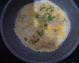 Foto langkah ke 3 dari resep Omelet Udang Seledri.