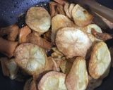 Foto langkah ke 2 dari resep Kentang-sosis saus Inggris.