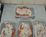 Foto del paso 4 de la receta: Filetes de pollo marinados acompañados de escalivada y patatas al horno con tomillo y limón
