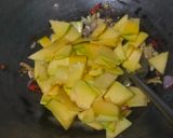 Foto langkah ke 4 dari resep Tumis Picung Labu Parang.