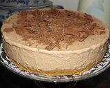 Foto del paso 3 de la receta: Tarta semifría de plátanos, dulce de leche y chocolate en rama