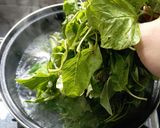 Foto langkah ke 3 dari resep Sayur Bening Bayam Kelor.