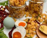 Foto langkah ke 2 dari resep Cornflakes Salted Egg❤️❤️.
