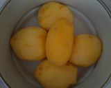 Foto langkah ke 1 dari resep Perkedel kentang Vegetarian.
