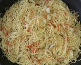 Foto del paso 6 de la receta: Fideos de pasta (espaguetis 3' Gallo) con surimi