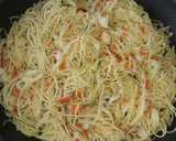 Foto del paso 6 de la receta: Fideos de pasta (espaguetis 3' Gallo) con surimi