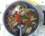 รูปขั้นตอนการทำที่ 3 ของ คางปลาแซลมอลต้มแก่นตะวัน