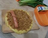 Foto langkah ke 5 dari resep Nasi goreng Gulung isi Sosis.