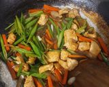 Foto langkah ke 3 dari resep Ayam Tumis Daun Bawang.