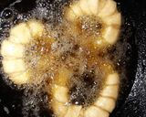 A picture of step 6 of Chicken ring samosa😋😋.