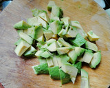 Foto del paso 3 de la receta: Guiso de merluza con aguacate