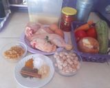 صورة لخطوة 1 من وصفة طعام مرقة حمراء 🍗🧅🍅🥕🥔🥫🍶