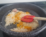 Foto del paso 2 de la receta: Arroz al horno con consomé de sobras de pavo asado