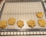 Foto del passaggio 3 della ricetta Biscotti all'arancia vegan con scorze d'agrumi e cioccolato
