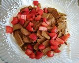 Une image de l'étape 2 de Glace fraises speculoos et kadayıf.