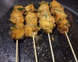 Foto langkah ke 5 dari resep Sate Ayam bumbu Daun Jeruk.