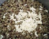 A picture of step 1 of Pojo za maziwa(green grams made with milk).
