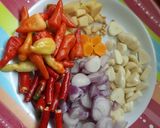 Foto langkah ke 2 dari resep Ayam rica-rica kemangi.