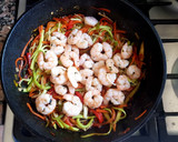 Foto del paso 5 de la receta: Camarones con vegetales salteados al wok. #paraprincipiantes