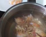 Foto del paso 1 de la receta: Cuscús con col y langostinos