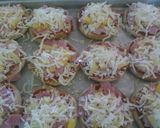 Foto del paso 4 de la receta: Mini pizzas de piña, jamón y queso