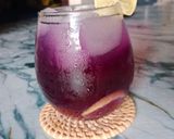 Foto langkah ke 3 dari resep Iced Butterfly Pea Flower Tea.