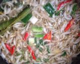 Foto langkah ke 3 dari resep Sayur Tahu Taoge Praktis.