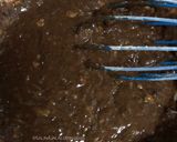 Gambar langkah 3 resipi Chocolate Banana Muffin.