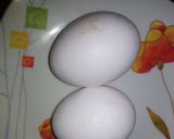 A picture of step 3 of Bolied egg.