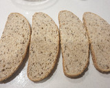 Foto del paso 1 de la receta: Tosta integral con espinacas y queso