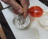 Foto del paso 2 de la receta: Montaditos de tomate y queso fresco