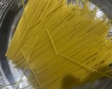 A picture of step 2 of Spicy chicken macaroni spaghetti.