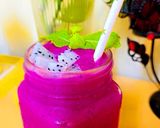 A picture of step 4 of Pinky Dragon Fruit Smoothie.
